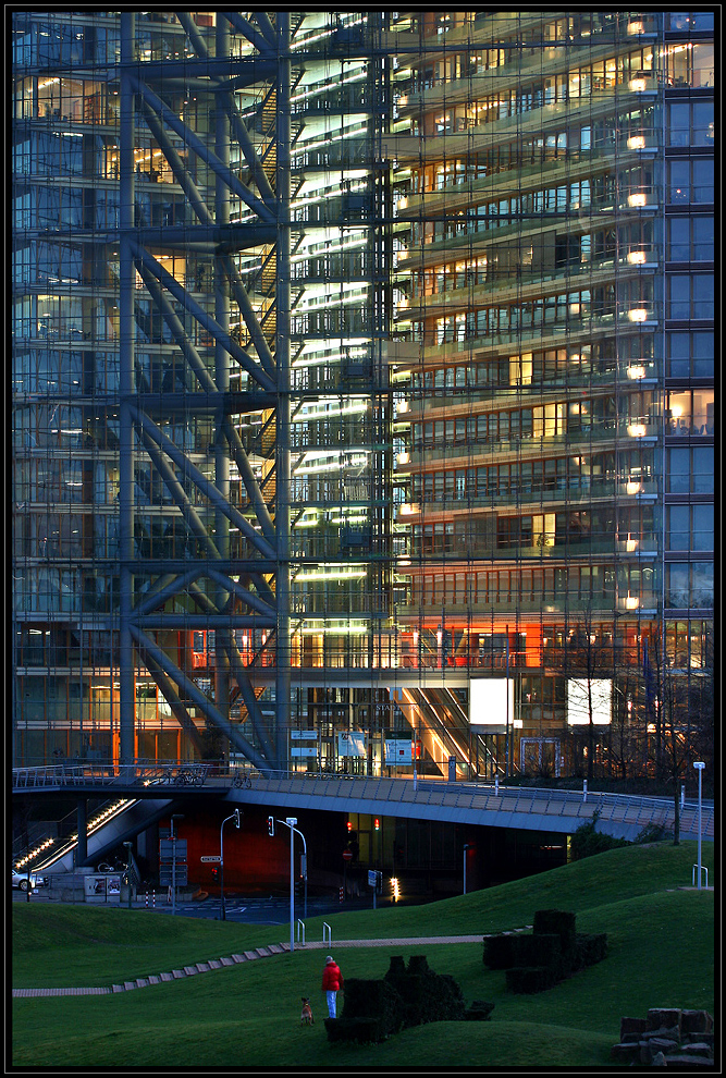 "Stadttor" Eingang zum MedienHafen