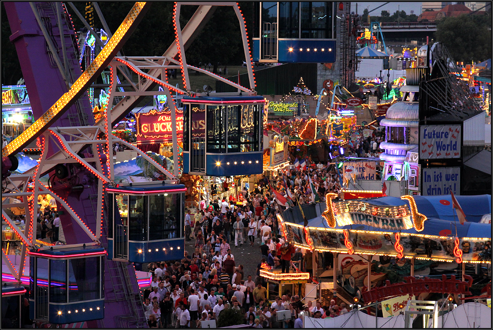 Düsseldorf Rhein Kirmes 