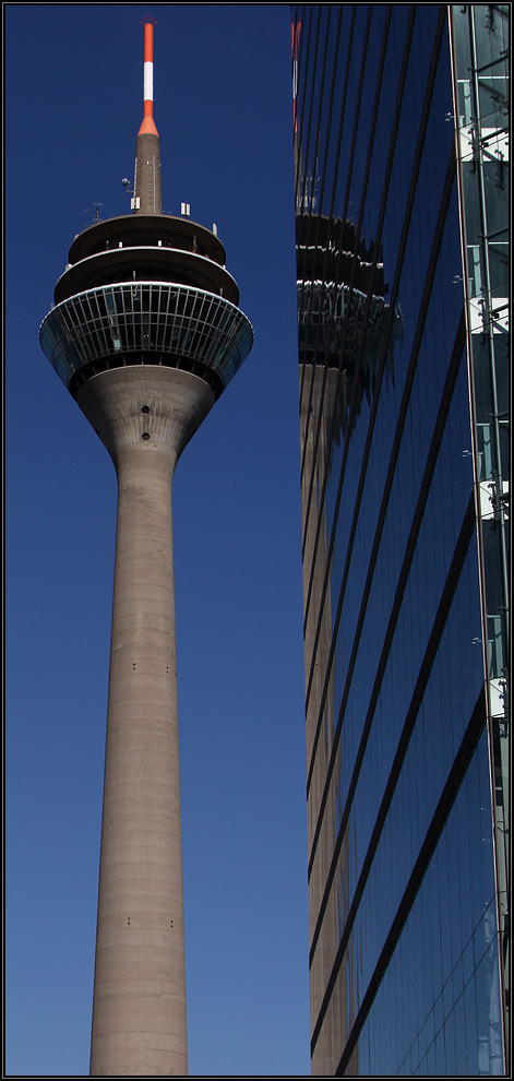 Stadttor und Fernsehturm in Düsseldorf