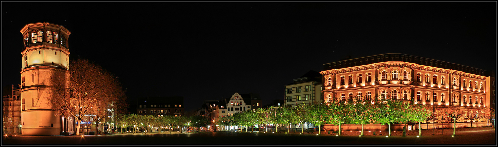  Düsseldorf -  Burgplatz in der Altstadt (Panorama-Aufnahme)