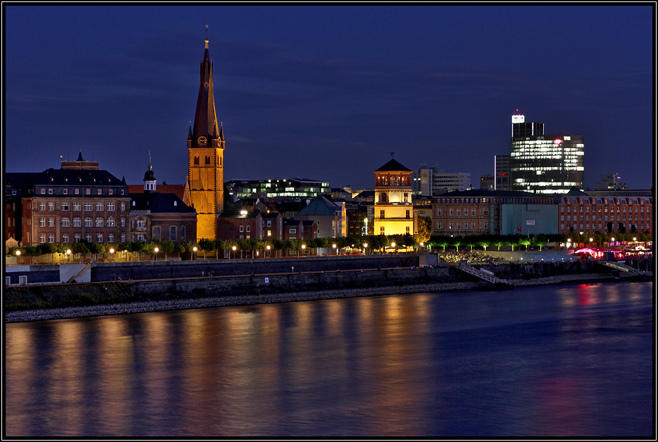 Düsseldorfer Altstadt und das Rheinufer 