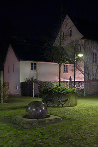 Düsseldorf Gerresheim - Platz mit der Kugel